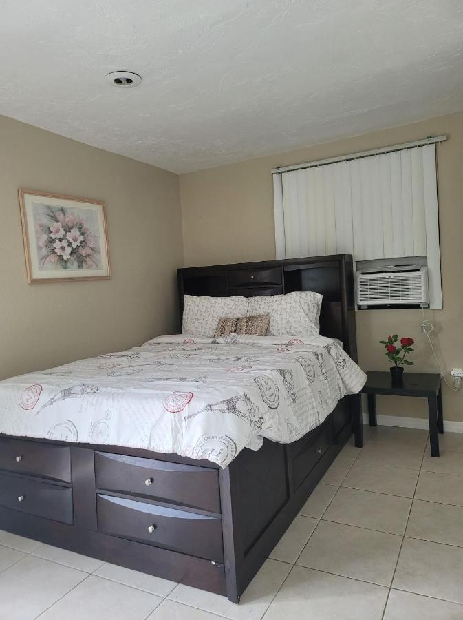Entire Guesthouse 5 Mins To Siesta Key & Downtown Sarasota Eksteriør billede