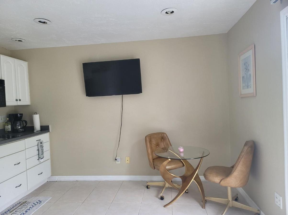 Entire Guesthouse 5 Mins To Siesta Key & Downtown Sarasota Eksteriør billede