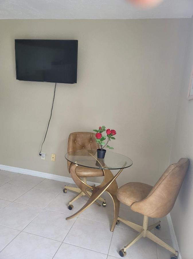 Entire Guesthouse 5 Mins To Siesta Key & Downtown Sarasota Eksteriør billede