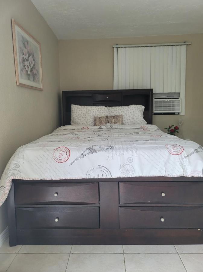 Entire Guesthouse 5 Mins To Siesta Key & Downtown Sarasota Eksteriør billede